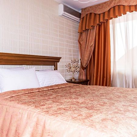 Olymp Hotel Uzjhorod Exteriör bild