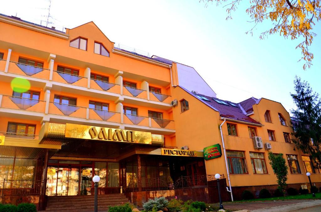 Olymp Hotel Uzjhorod Exteriör bild