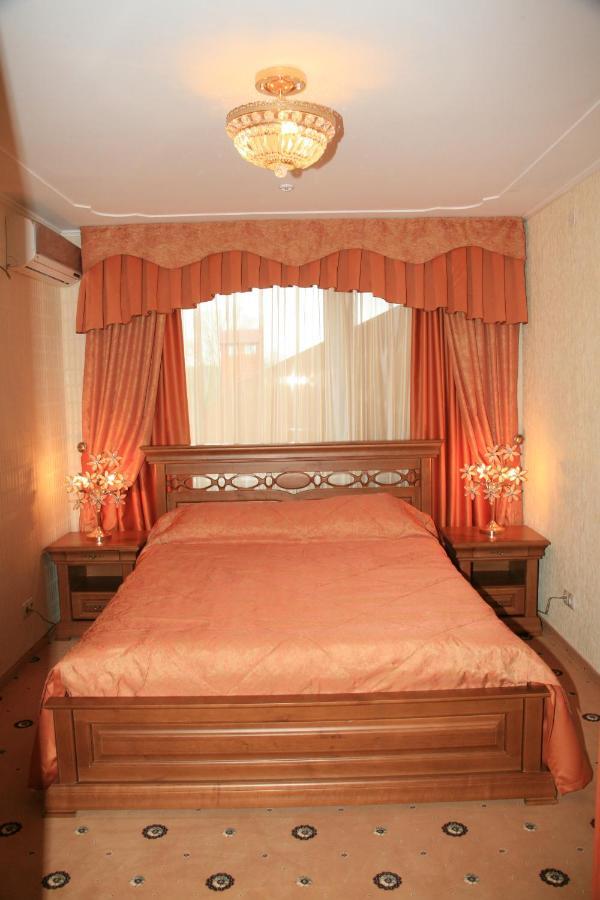 Olymp Hotel Uzjhorod Rum bild