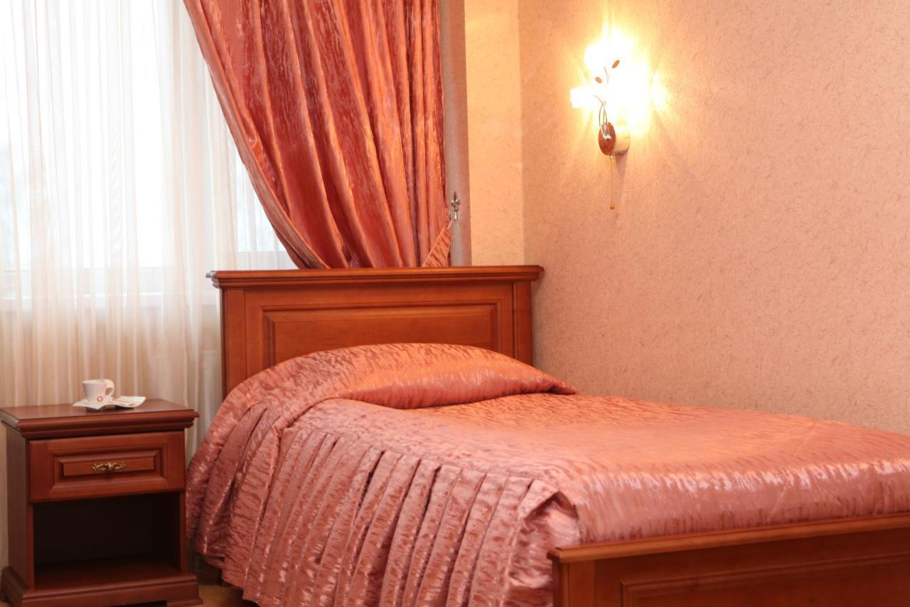 Olymp Hotel Uzjhorod Rum bild