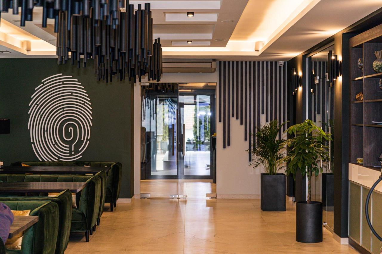 Olymp Hotel Uzjhorod Exteriör bild