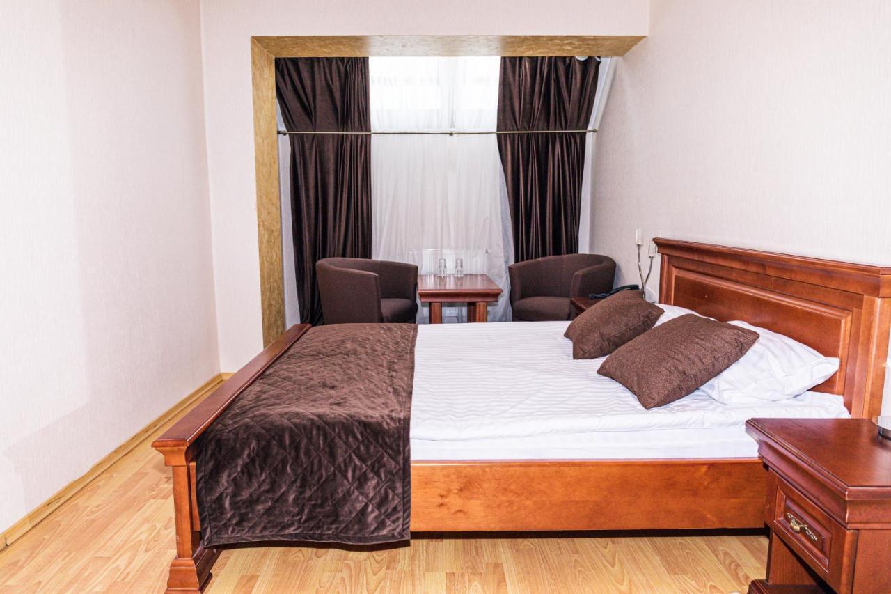 Olymp Hotel Uzjhorod Exteriör bild
