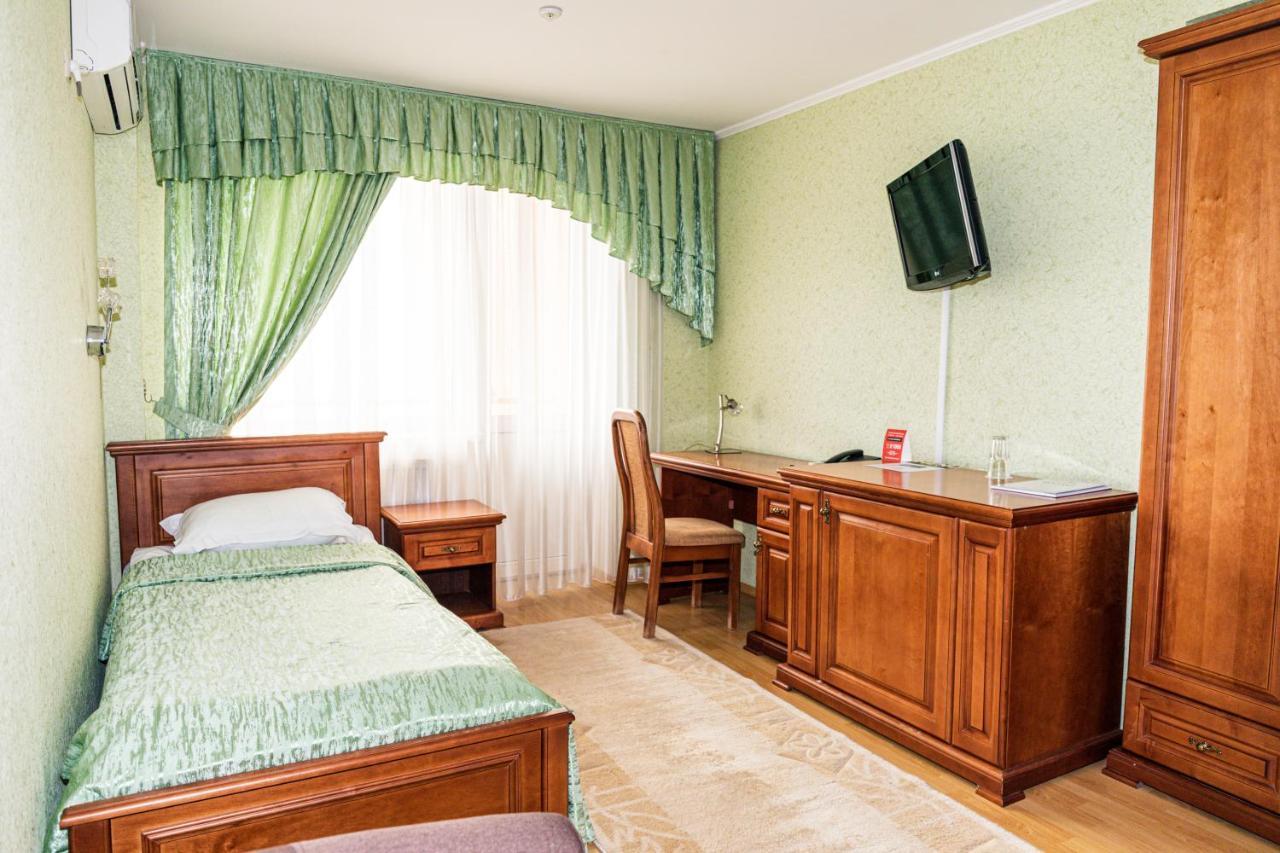Olymp Hotel Uzjhorod Exteriör bild