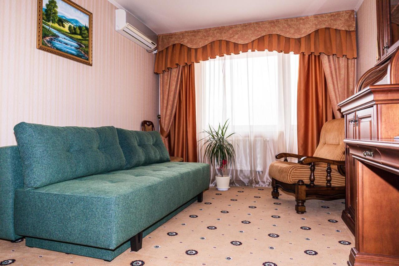Olymp Hotel Uzjhorod Exteriör bild